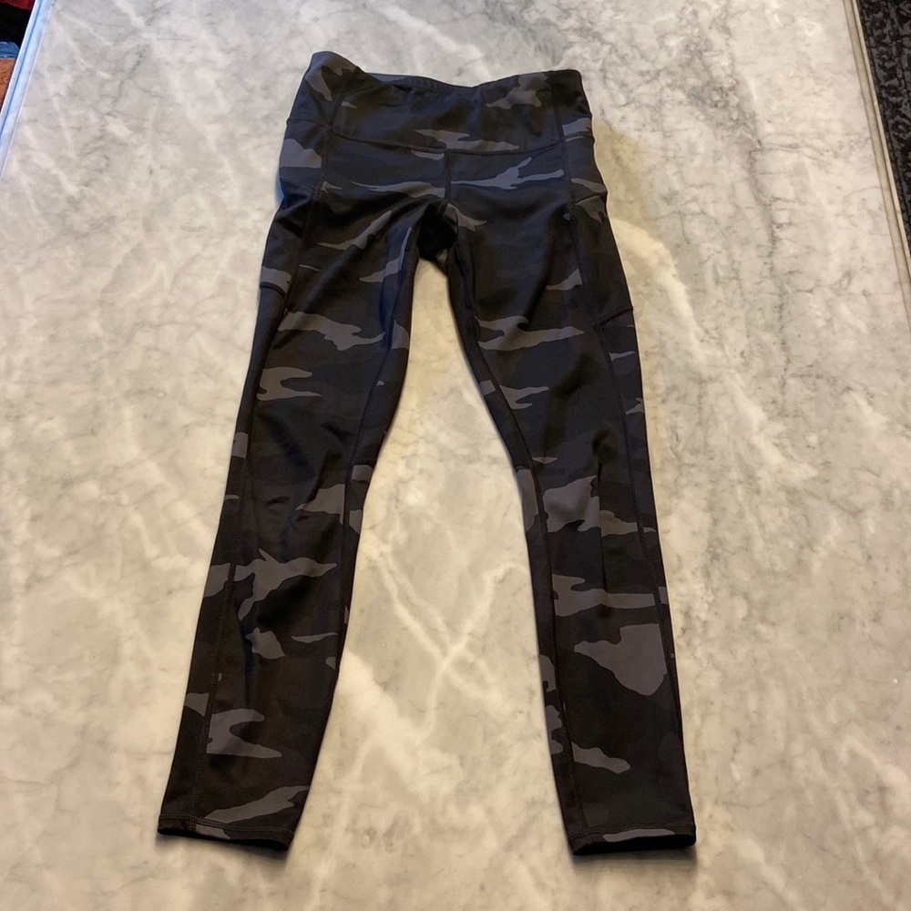 Athleta camo leggings. Black gray. Extra small